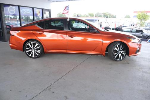 Sunset Drift Chromaflair 2021 Nissan Altima 2.5 SR