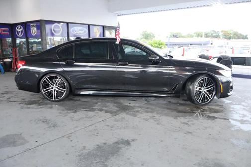 Black 2017 BMW 740 i