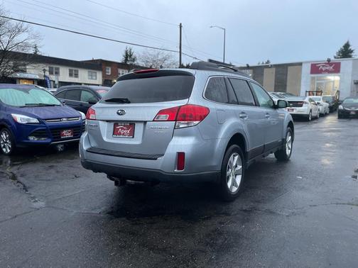 SILVER 2013 Subaru Outback 2.5i Limited