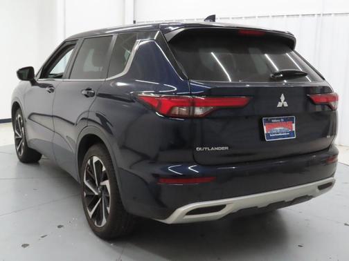 Blue 2024 Mitsubishi Outlander SE
