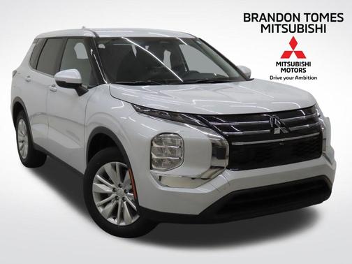 Diamond White 2026 Mitsubishi Outlander ES