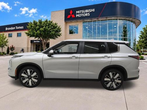 Silver Metallic 2026 Mitsubishi Outlander SE