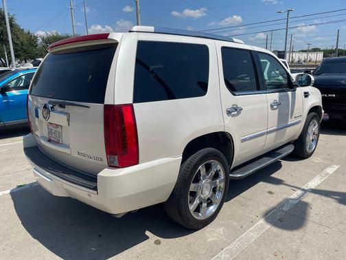 White Diamond Clearcoat 2011 Cadillac Escalade Base