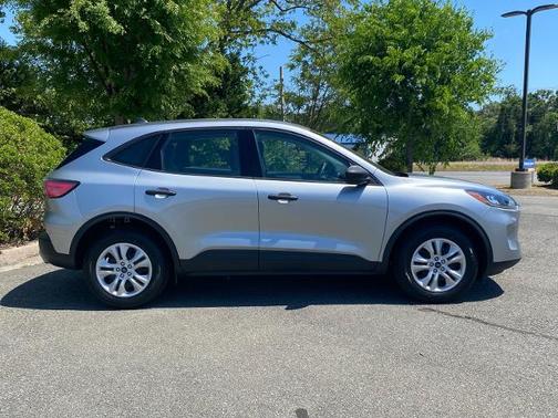 ICONIC SILVER 2022 Ford Escape S