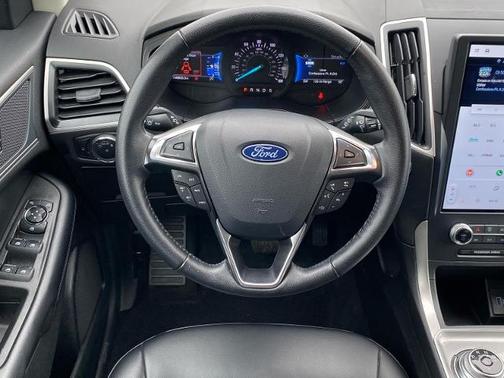 ICONIC SILVER 2024 Ford Edge SEL