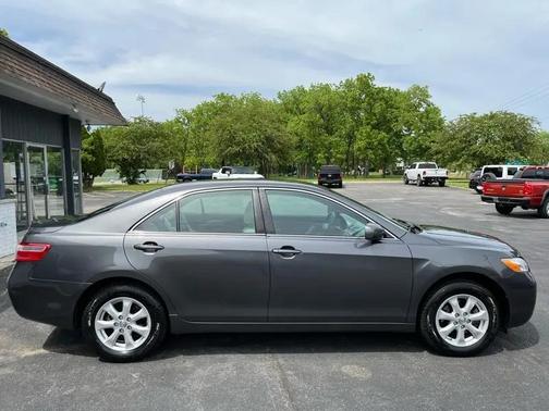 Classic Silver Metallic 2009 Toyota Camry XLE