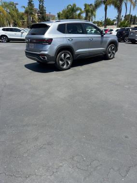 Pyrite Silver Metallic 2025 Volkswagen Taos 1.5T SE