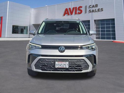 Pyrite Silver Metallic 2025 Volkswagen Taos 1.5T SE