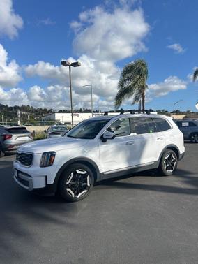 Glacial White Pearl 2025 Kia Telluride S