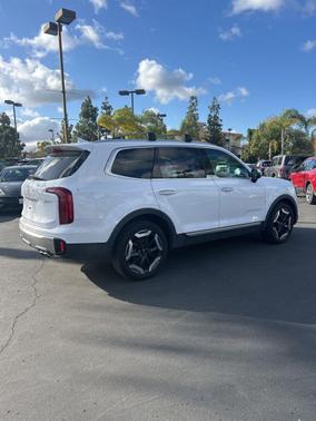 Glacial White Pearl 2025 Kia Telluride S