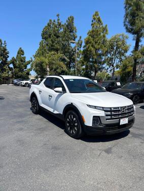 Atlas White 2025 Hyundai SANTA CRUZ SEL