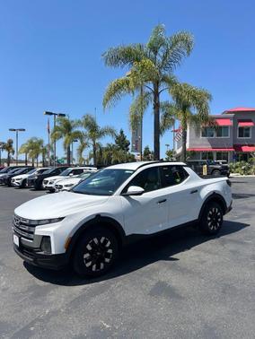 Atlas White 2025 Hyundai SANTA CRUZ SEL