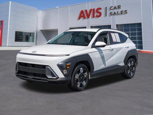 Atlas White 2025 Hyundai KONA SEL