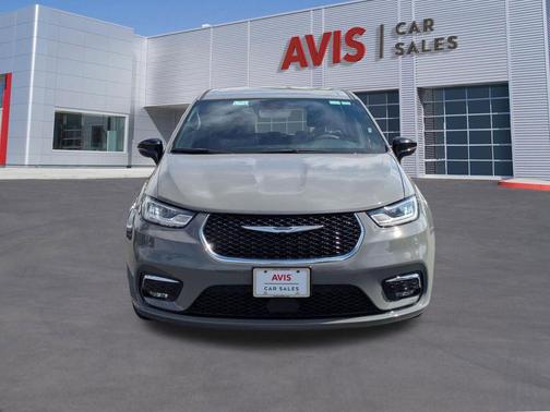 2025 Chrysler Pacifica L