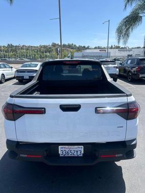 Atlas White 2025 Hyundai SANTA CRUZ SEL