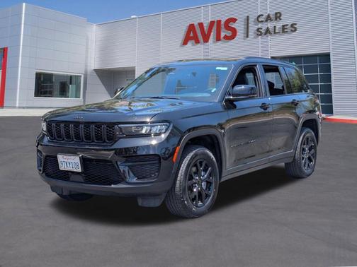 Diamond Black Crystal Pearlcoat 2025 Jeep Grand Cherokee Altitude