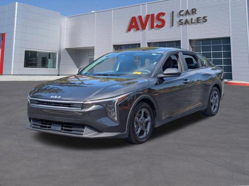 Aurora Black Pearl 2025 Kia K4 LXS