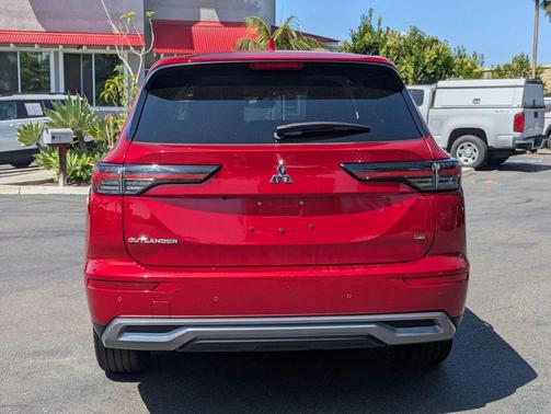 Red Diamond 2025 Mitsubishi Outlander SE