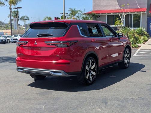 Red Diamond 2025 Mitsubishi Outlander SE