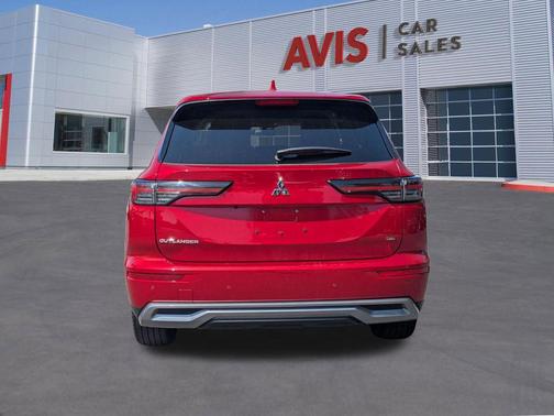 Red Diamond 2025 Mitsubishi Outlander SE