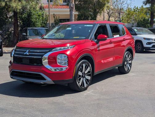 Red Diamond 2025 Mitsubishi Outlander SE