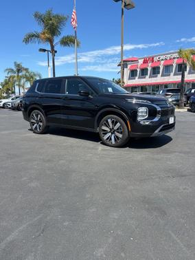 Black 2025 Mitsubishi Outlander SE S-AWC