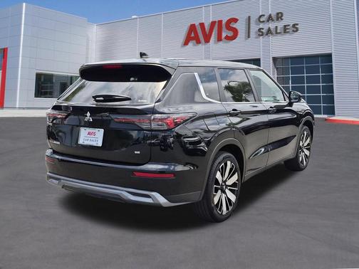 Black 2025 Mitsubishi Outlander SE S-AWC