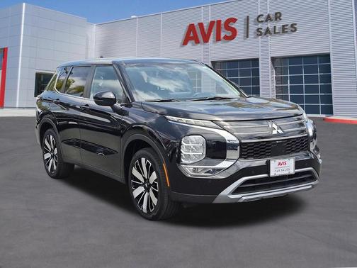 Black 2025 Mitsubishi Outlander SE S-AWC