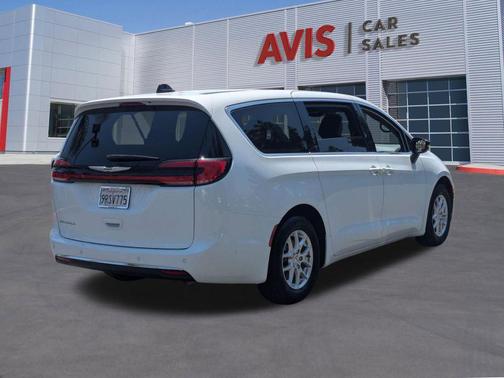 Bright White Clearcoat 2025 Chrysler Pacifica L