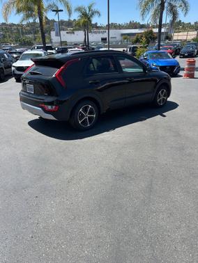Black 2025 Kia Niro LX