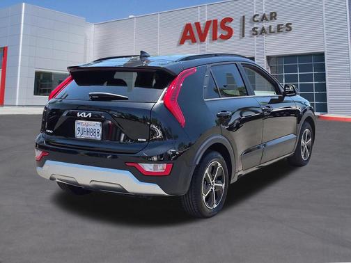 Black 2025 Kia Niro LX