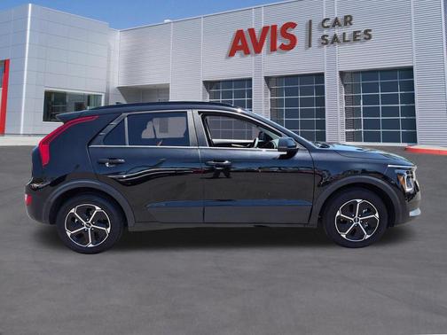 Black 2025 Kia Niro LX