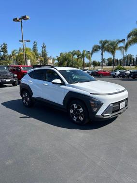 Atlas White 2025 Hyundai KONA SEL
