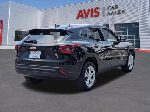Mosaic Black Metallic 2025 Chevrolet Trax LS
