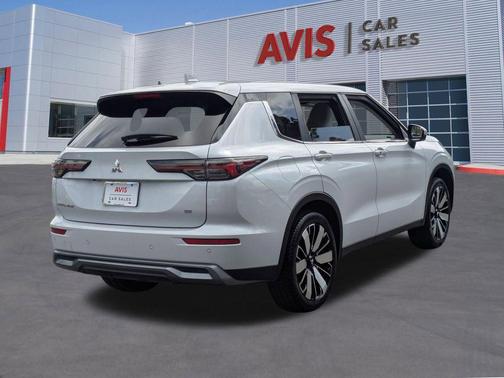 White Diamond 2025 Mitsubishi Outlander SE 2.5 2WD