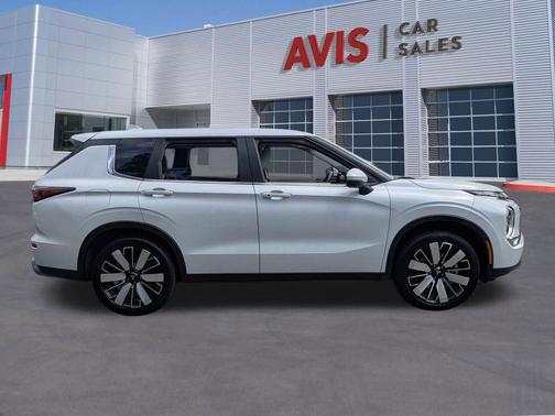 White Diamond 2025 Mitsubishi Outlander SE 2.5 2WD