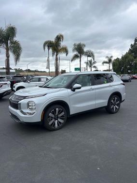 White Diamond 2025 Mitsubishi Outlander SE 2.5 2WD