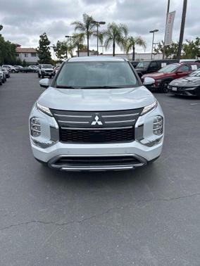 White Diamond 2025 Mitsubishi Outlander SE 2.5 2WD