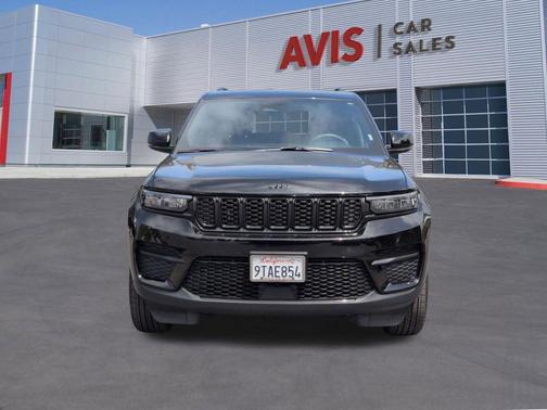 Diamond Black Crystal Pearlcoat 2025 Jeep Grand Cherokee Altitude
