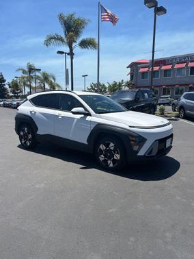 Atlas White 2025 Hyundai KONA SEL