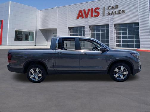 Crystal Black Pearl 2025 Honda Ridgeline RTL