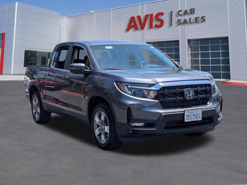 Crystal Black Pearl 2025 Honda Ridgeline RTL