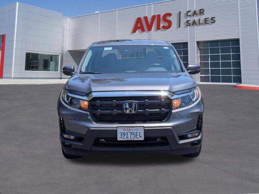 Crystal Black Pearl 2025 Honda Ridgeline RTL