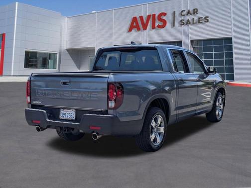 Crystal Black Pearl 2025 Honda Ridgeline RTL