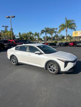 Snow White Pearl 2025 Kia K4 LXS