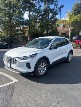 Oxford White 2025 Ford Escape Active