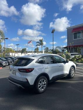 Oxford White 2025 Ford Escape Active
