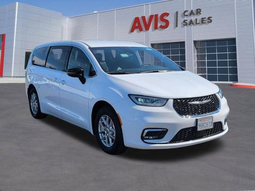 2025 Chrysler Pacifica L