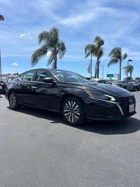 Super Black 2025 Nissan Altima 2.5 SV