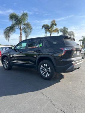 Mosaic Black Metallic 2025 Chevrolet Equinox 1LT